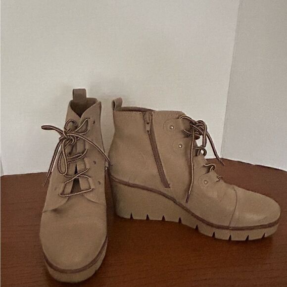 Mia Grant Wedge Ankle Boots Women's Size 9 M Tan Taupe MSRP $64 - Picture 1 of 7